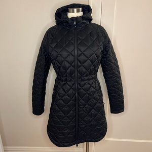 ATHLETA WHISPER FEATHERLESS PUFFER PARKA size small black